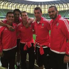 Black And White And Red All Over Juventus Old But Gold Juventus Dybala Bonucci Khedira Lichsteiner Mandzukic
