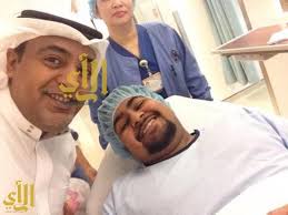 وليد الفراج عبر تغريدة و سيلفي أسالكم الدعاء لابني بدر صحيفة الرأي الإلكترونية