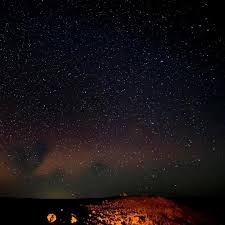 The unique astronomical aurora phenomenon was observed yesterday in the sky of the Northern Borders Region of Saudi Arabia 🇸🇦⭐🌌.