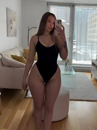 Emimine22 (Emi Mge) - frenchfatale.com