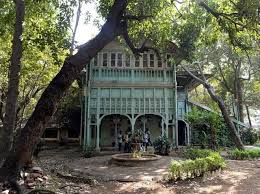 Mumbai's crumbling colonial homes crave ...