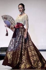 Cukup banyak trend model busana wanita yang bisa anda ikuti. Model Desain Kebaya Batik Indonesia Di 12 Pakaian Modern Desain Baju Hijab Indonesia Diary Hijaber