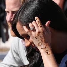 Henna tattoos kommen ursprünglich aus nordwestindien (heute pakistan) und werden dort als mehndi. Herzogin Meghan Ihr Henna Tattoo Hat Eine Besondere Bedeutung Gala De