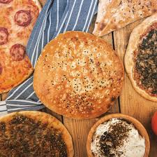 اسأل الرياض على تويتر من الخاص ابي أفضل محل فطاير ينفع للفطور وغيره بالرياض