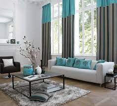 Triptyque bleuté pour ce salon au mur bleu paon rideaux pétrole et fauteuils rétro turquoise et verts. Collection Napoli Canape Elegance Chaleureuse Sophistiquee Contemporaine Curtains Living Room Colorful Curtains Living Room Turquoise Curtains Living Room