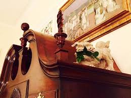 Vernon college in washington, d.c., the now internationally acclaimed interior designer and author holly holden envisioned a very different future for herself. Classic Christmas With Holly Holden The Glam Pad