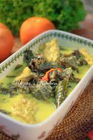 Kalau air nampak kering tambah air. Masak Lemak Cendawan Hitam