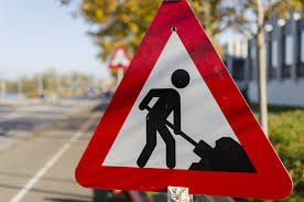 Via ai lavori in via Milano per realizzare la rotatoria nei pressi del cimitero di Cavatigozzi