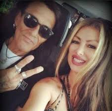 Who is Stephen Pearcy dating? Stephen Pearcy girlfriend, wife