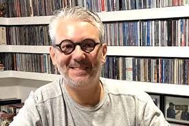 Herbert Vianna canta músicas de Beatles, The Who e mais