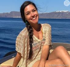 Her birthday, what she did before fame, her family life, fun trivia facts, popularity she gives fans a glimpse into her personal life on youtube, where her vlog channel tatá fersoza has. Thais Fersoza Exibe Foto De Biquini E Confunde A Web Por Barriga De Gravidez Mais Um Bebe Purepeople