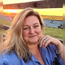 herumbrellamagazine Issue 7 is live! 📢 Very proud to have written a few  articles. 😁 You can read the digital copy for free! . .  #phunkydesignwrites #herumbrellamagazine #carriebradshawmoment 🌵🌵🌵 . .  #Repost