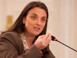 El documento advierte que habido omisiones de la funcionaria y que se han presentado múltiples irregularidades respecto a las … Polemica Por Asesor De La Ministra Tic Que Participa En Una Licitacion Millonaria De Esa Cartera Infobae
