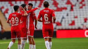 Karagümrük, i̇stanbul'un fatih ilçesine bağlı bir mahalledir. Antalyaspor Fatih Karagumruk Karsisinda Puan Kaybi Yasamak Istemiyor