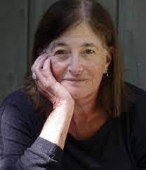 Ellen Giovanelli's Instagram, Twitter & Facebook