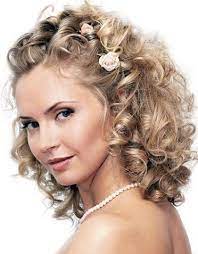 Medium length curly hairstyle for wedding. 4 Awesome Wedding Hairstyles For Medium Hair Zesty Fashion Medium Curly Hair Styles Medium Hair Styles Curly Hair Styles Naturally