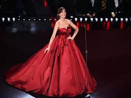 Strepitoso numero di virginia raffaele sul palco dell'ariston: Fashion Festival Se L Abito Rosso Di Atelier Eme Indossato Da Virginia Raffaele Diventa Virale Toscana Eventi News