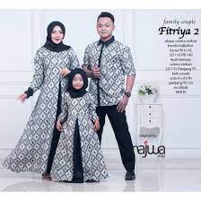 Tidak hanya itu, berbagai model dan desain baju couple pun menjadi populer dikalangan masyarakat sekarang ini. 30 Model Gamis Couple Ayah Ibu Anak Fashion Modern Dan Terbaru 2021 Pusat Mukena Com Jual Mukena Model Terbaru 2021