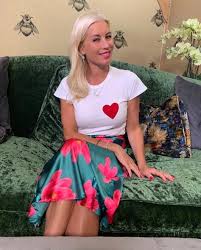 See more of denise van outen on facebook. Denise Van Outen On Twitter My Tee Shirt I M Wearing On Tonight S C4gogglebox Is From Daniellewindsor Shop Essex Supportinglocalbusiness