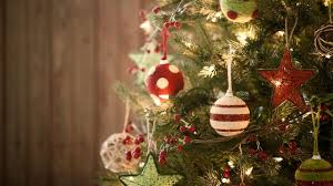 Etape par étape, voici tout ce qu'il faut faire pour offrir à votre sapin une belle déco de noël. Sapin De Noel Comment Bien Le Choisir Et L Entretenir Cote Maison