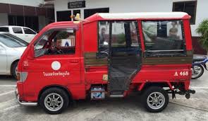 Phuket taxis, tuk tuks or buses? Tuk Tuk Fahrer Schlagt Brutal Auf Briten Ein Thailand Phuket