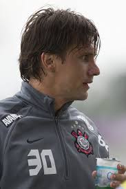 Paulo André que volta ao time titular amanhã durante o treino do  Corinthians esta manhã no CT Joaquim Grava, no Parque Ecológico do Tiete. O  time se prepara para o jogo contra