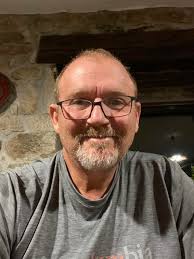 Yesterday I reached Santiago, together with my Wheely walking trailer. It  was heavy, my right arm is into pieces from pushing it up to all those  mountains, but I managed! I started