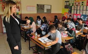 Okulların açılacağına ilişkin açıklamaları öğrenciler merakla bekliyor. Okullar Ne Zaman Acilacak 3 Gun Okul 4 Gun Tatil Olacak Mi