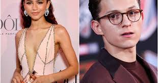 Page six recently shared pictures of zendaya and tom out and about in los angeles on thursday, july 1. Tom Holland Y Zendaya Vistos Besandose En El Coche Famosos Noticias Ultimas