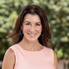 Erin Hubert (@erinthenolaagent) • Instagram photos and videos