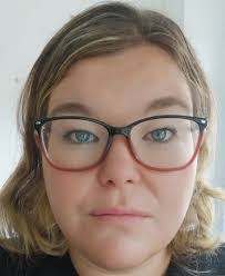 Julie Crabb's Instagram, Twitter & Facebook