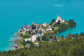 Beatelocation is a spot production company and a production service founded in austria by a team with more than twenty years' experience (and hundreds of projects) in production services in italy for both italian and international clients. Bilder Pyramidenkogel In Karnten Osterreich Franks Travelbox