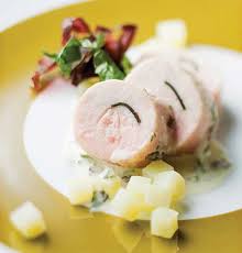 Déposer une assiette sur le rôti pour créer un poids et pour le maintenir complètement submergé. Recette De Noel Facile Supreme De Pintade Poche Par Anne Sophie Pic Marie Claire