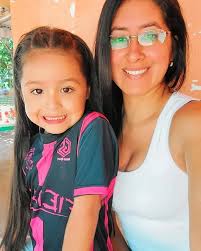 Y tu eres divina y tienes una hermosa nena