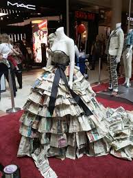 Cara membuat gantungan unik dari sedotan yaitu dengan menganyam. 31 Cara Membuat Baju Adat Dari Koran