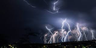 Německá meteorologická služba dwd uvedla, že očekává bouřky s přívalovými dešti a krupobitím i během dneška. Nemecko Zasahne Extremne Silna Boure A Obri Kroupy Vystraha Plati I Pro Cesko