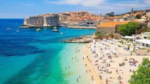 Fans der serie game of thrones werden sich hier sofort wohlfühlen, denn viele teile der serie wurden in dubrovnik gedreht. Die 10 Schonsten Strande Von Dubrovnik C Magazine
