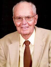 Elizabeth Frame's Instagram, Twitter & Facebook