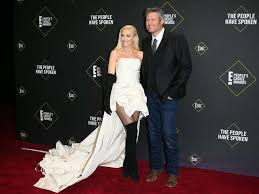 Us previously reported that stefani had been waiting to marry shelton while seeking an annulment of her. People S Choice Awards Gwen Stefani On Date Blake Shelton S Style