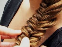 Un effet de légèreté aérien tout en coiffé/décoiffé si trendy ! Comment Faire Une Frange Adaptee A Son Visage Doctissimo
