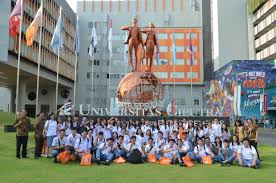 These programmes span the years from play group to grade 12. Sma Kalam Kudus Kunjungi Universitas Ciputra Surabaya Sekolah Kristen Kalam Kudus Surakarta