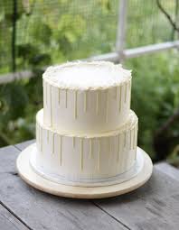 Simple White Chocolate Dripping Wedding Cake Chocolate Drip Chocolate Wedding Cake Cake