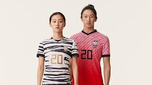 1998 프랑스 월드컵 당시 4강 크로아티아전에서 0:1로 지고 있던 경기를 릴리앙 튀랑이 국가대표 커리어의 유일한 골 2골을 넣어 2:1로 결승 진출을 이뤄내 결국 월드컵 우승을 차지했고, 20년 후 2018 러시아 월드컵 16강 아르헨티나전에서 뱅자맹 파바르가 1:2. Nike 2020 ëŒ€í•œë¯¼êµ­ ì¶•êµ¬ êµ­ê°€ëŒ€í'œ ìœ ë‹ˆí¼ ê³µê°œ Visla Magazine