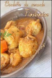La cuisine kabyle est l'un des piliers de la cuisine algérienne. Boulettes De Semoule Kabyle Tiasbanine Recette Recette Kabyle Cuisine Kabyle Plat Kabyle