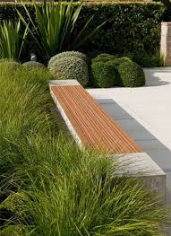 Bank Und Grunes Gras Auf Der Terrasse Grunes Terrasse Bank Und Grunes Gras Auf Der Terrasse Grunes Terrasse So Terrassengarten Garten Gartenweg Gestalten