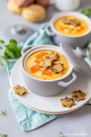 Festliche Susskartoffelsuppe Mit Sternencroutons Und Forellen Caviar Susskartoffelsuppe Vorspeisen Rezepte Croutons