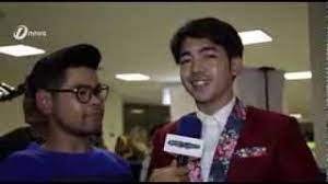 Video tiga minit dan dua puluh satu saat tersebut yang telah tersebar luas itu menunjukkan beberapa perempuan remaja melayu bertudung dipeluk oleh artis terbabit. Isu Gadis Bertudung Dipeluk Kpop Penyanyi Kpop Tersebut Tidak Bersalah Erul Youtube