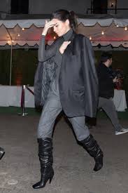 Talking about blake griffin's relationship with kendall jenner, the couple dated almost for more than a year. Kendall Jenner Suits Up In Blake Griffin S Jacket On Date Night Vogue