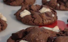 Epingle Par Lucile Ducroz Sur Recette En 2020 Cookies Recette Dessert 3 Chocolat