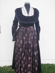 Pin Von Alissa Rittler Auf Massanfertigung Dirndl Tracht Dirndl Dirndl Trachten Traditionelle Kleider